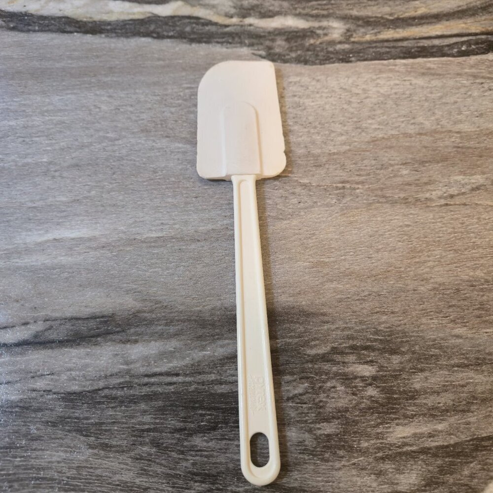Vintage Pyrex Accessories White Spatula – Embossed Logo – 1980s/90s – Kitchen...